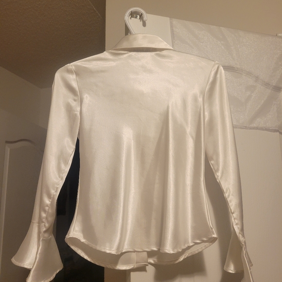 Satin button up flare sleeve top - Picture 4 of 4